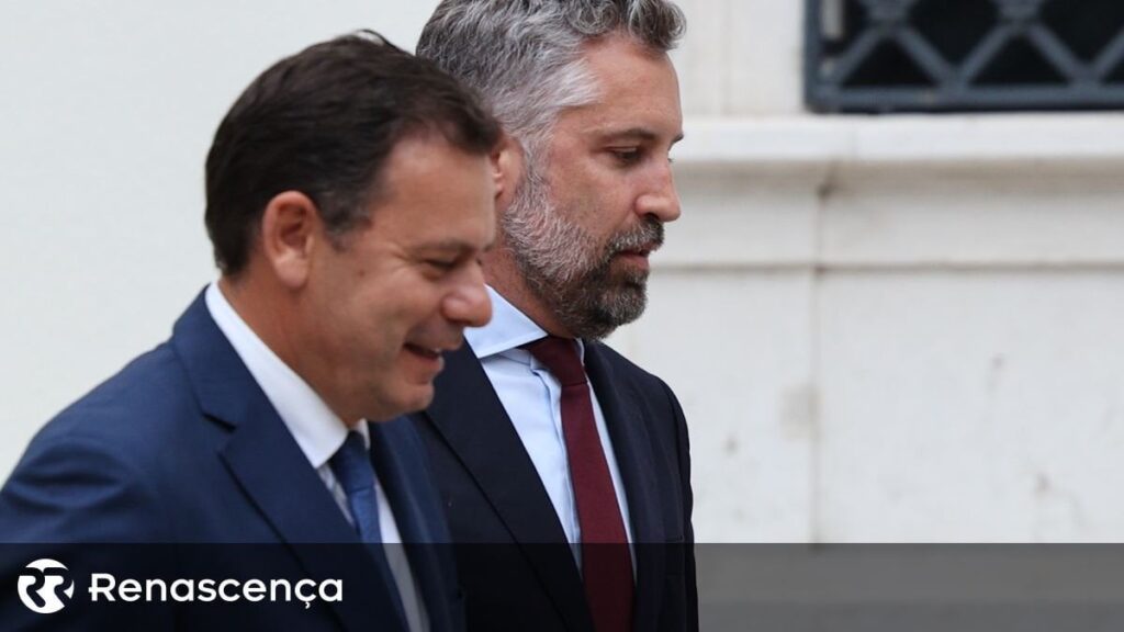Aximage -Umfrage verleiht dem PS den Sieg „kurz“. Bedenken beschuldigen Montenegro für die politische Krise Aximage -Umfrage verleiht dem PS den Sieg "kurz". Bedenken beschuldigen Montenegro für die politische Krise