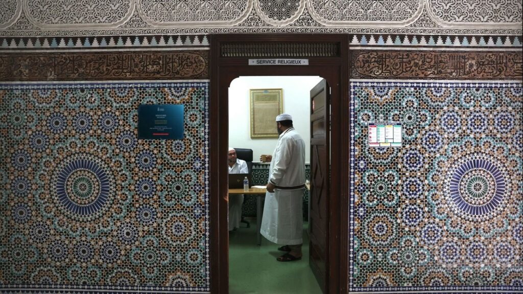 „Eine streng beaufsichtigte Praxis“: Warum Frankreich während des Ramadan immer noch ausländische Imame begrüßt "Eine streng beaufsichtigte Praxis": Warum Frankreich während des Ramadan immer noch ausländische Imame begrüßt