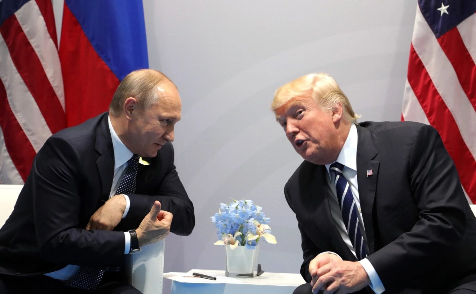 Trump bedroht sekundäre Zölle für russisches Öl, wenn kein Deal über die Ukraine abgeschlossen ist