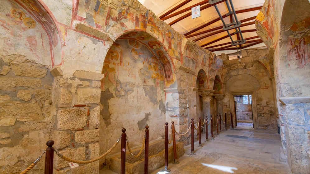 Türkei: Museumsdirektor Lamio, die von Murmeln der historischen Kirche St. Nicholas für ihre Villa getaucht sind