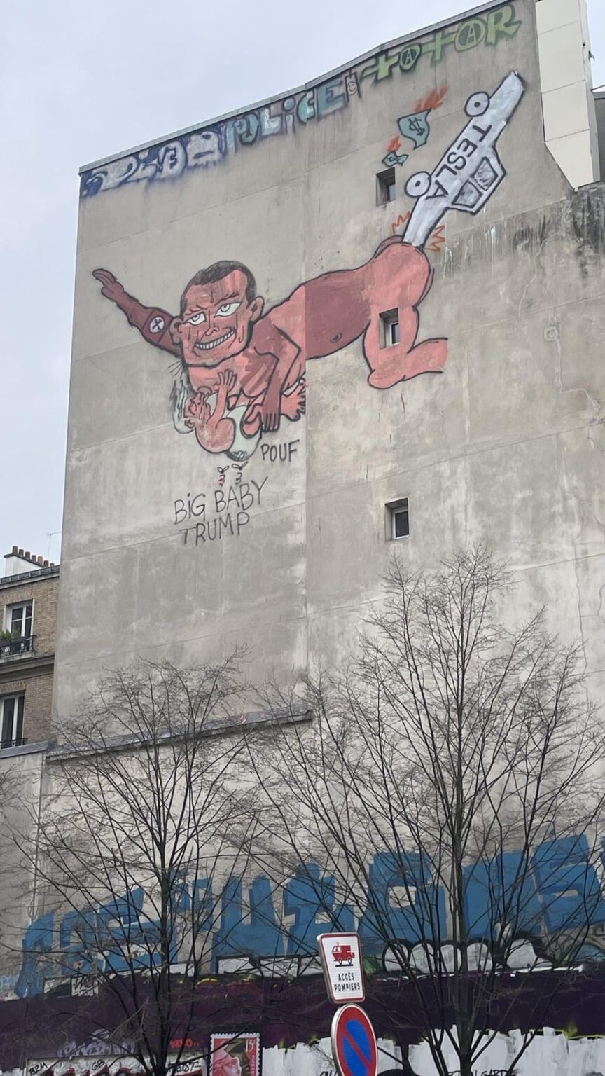 Erschien in Paris an der Fassade des Gebäudes