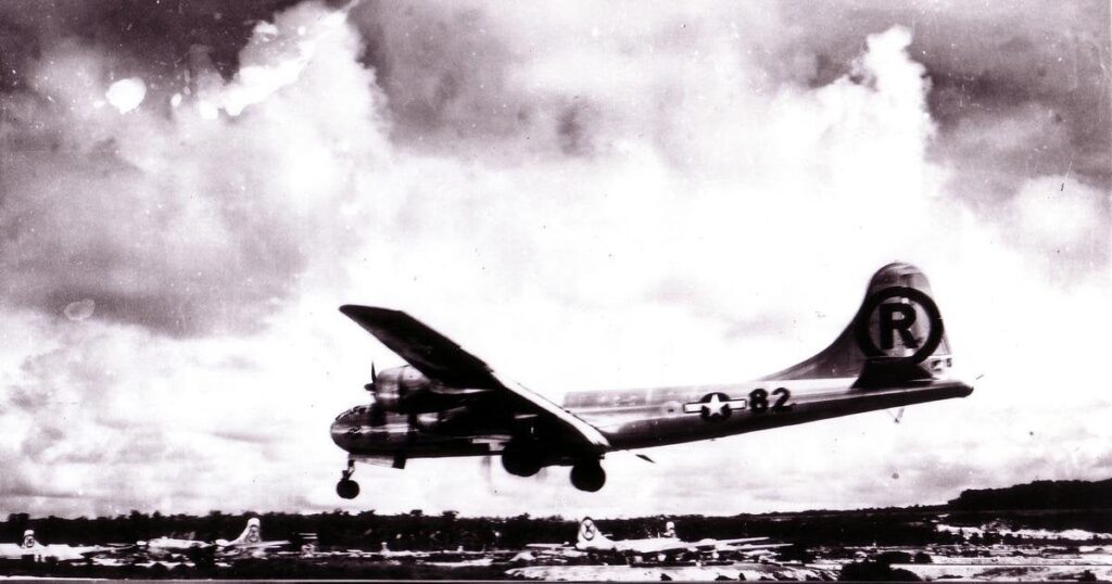 Vereinigte Staaten: Ein Bild des Hiroshima -Bombers „Enola Gay“, das aus den Archiven des Verteidigungsministeriums gelöscht wurde, wegen des Wortes „schwul“ Vereinigte Staaten: Ein Bild des Hiroshima -Bombers "Enola Gay", das aus den Archiven des Verteidigungsministeriums gelöscht wurde, wegen des Wortes "schwul"