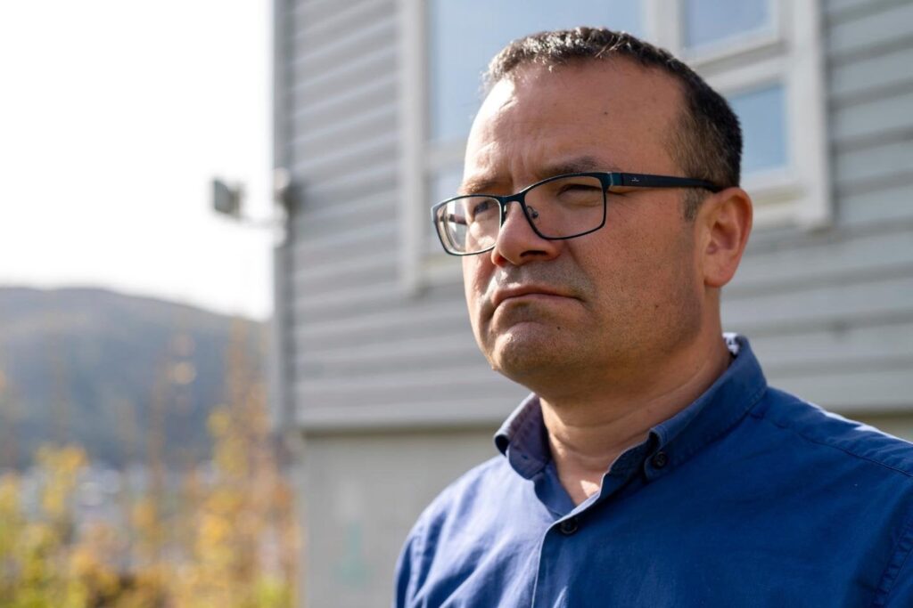 Ein UIGNE -Sprachwissenschaftler, der während einer von der UNESCO organisierten Konferenz zensiert wurde Ein UIGNE -Sprachwissenschaftler, der während einer von der UNESCO organisierten Konferenz zensiert wurde