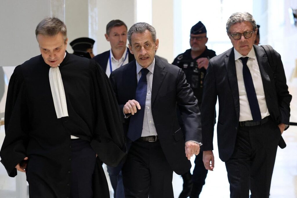 Bei der Verhandlung mit Sarkozy-Kaddafi benötigt die Staatsanwaltschaft sieben Jahre Gefängnis und eine Geldstrafe von 300.000 Euro gegenüber dem Ex-Präsidenten Bei der Verhandlung mit Sarkozy-Kaddafi benötigt die Staatsanwaltschaft sieben Jahre Gefängnis und eine Geldstrafe von 300.000 Euro gegenüber dem Ex-Präsidenten