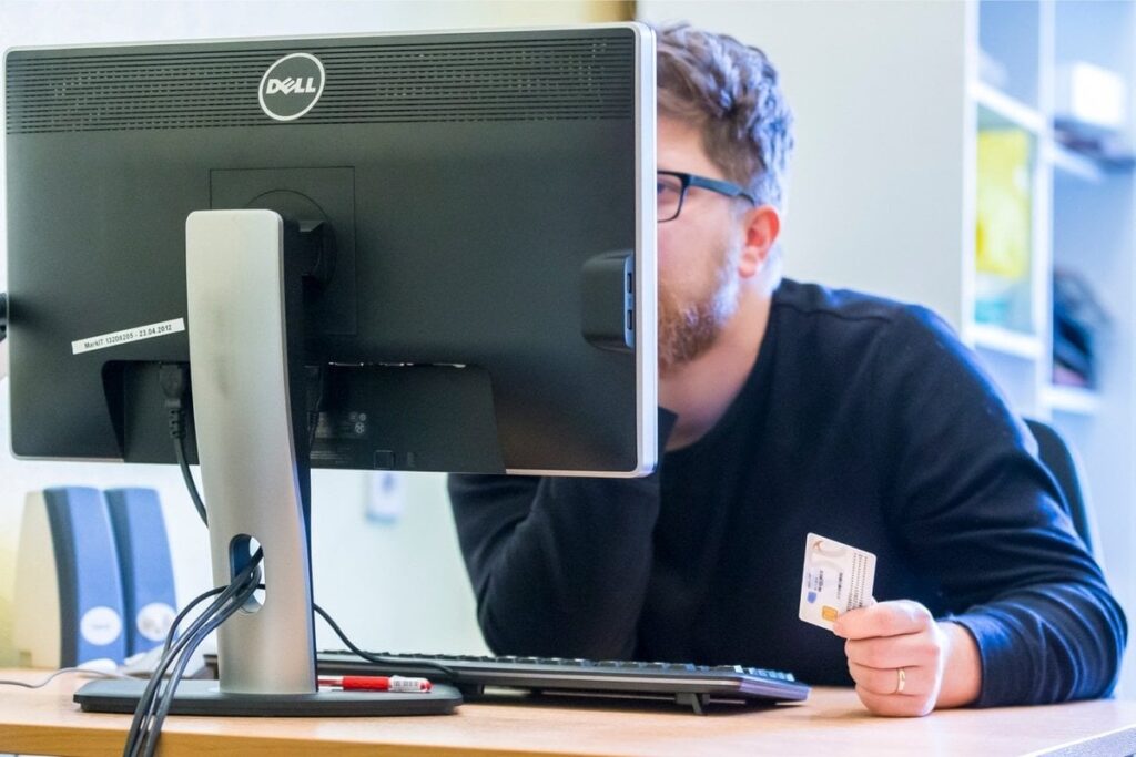Die ID -Karte kann jetzt eine digitale Signatur ohne ID -Kartenleser erhalten