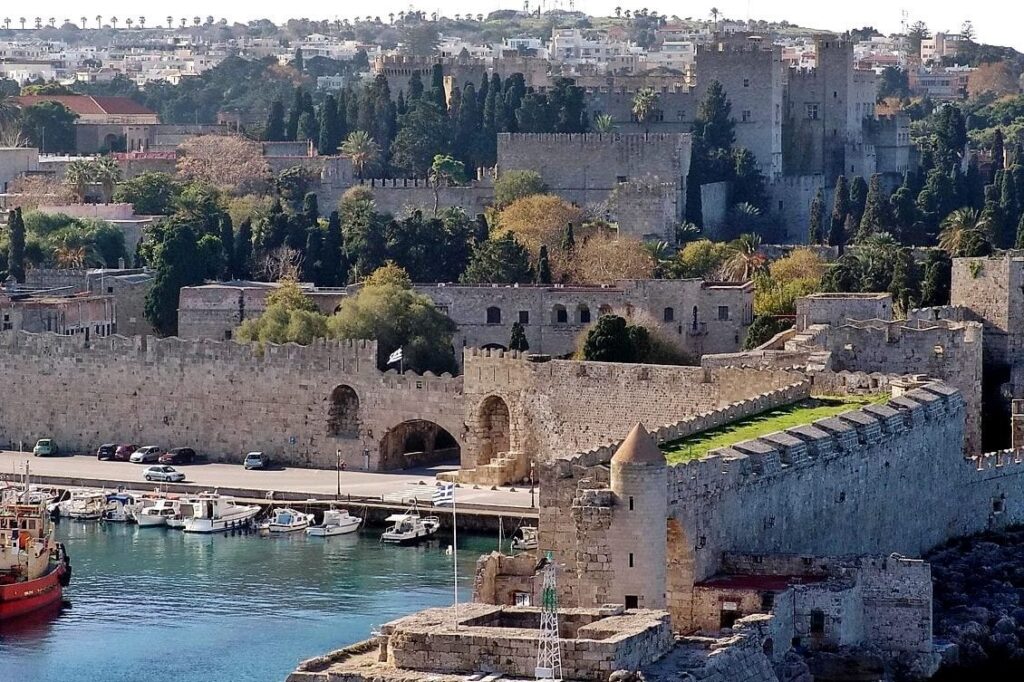 Rhodes Town Planning Circuit: Die Teilnahme des ehemaligen Direktors des Dienstes - Geschäftsleute, Hoteliers und Bürger werden kontrolliert