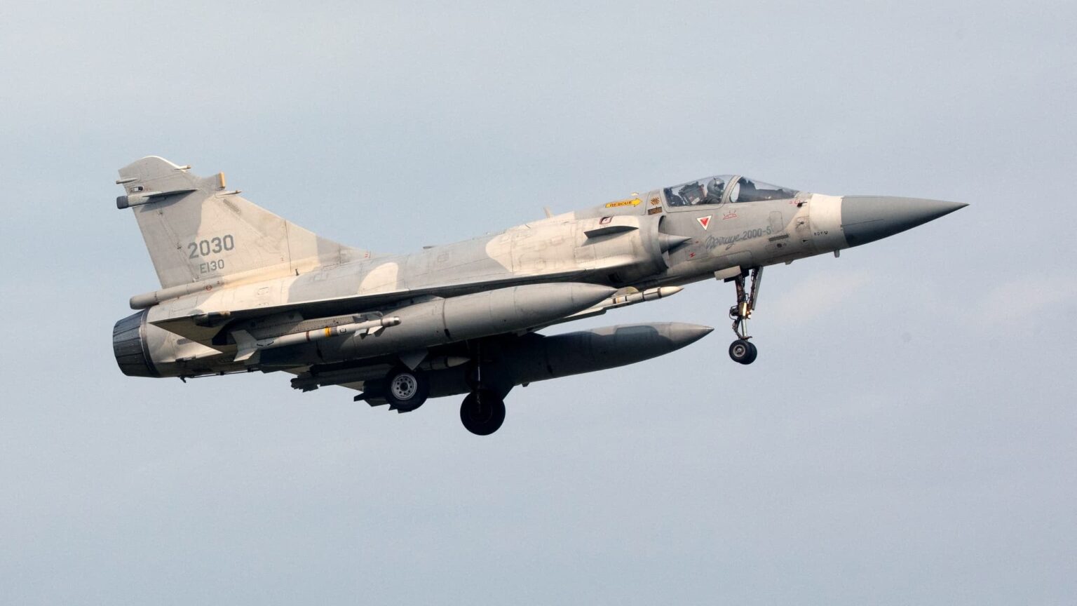 Die Ukraine benutzte zum ersten Mal French Mirage 2000, um russische Streiks abzuwehren Die Ukraine benutzte zum ersten Mal French Mirage 2000, um russische Streiks abzuwehren