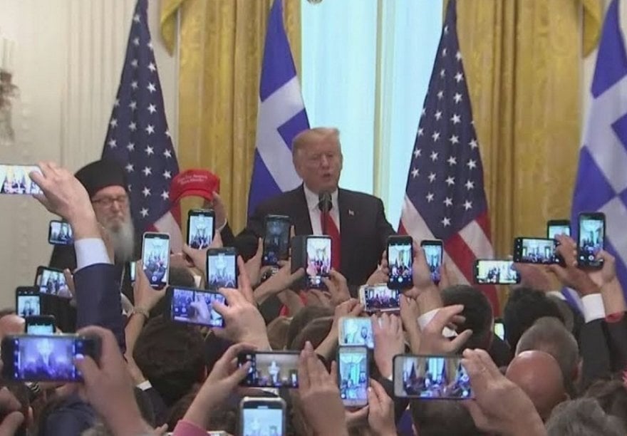 25. März: Donald Trump begrüßt die griechische Gemeinschaft - "Es erinnert mich an den großen Konstantin", sagte Erzbischof Elpidoforos