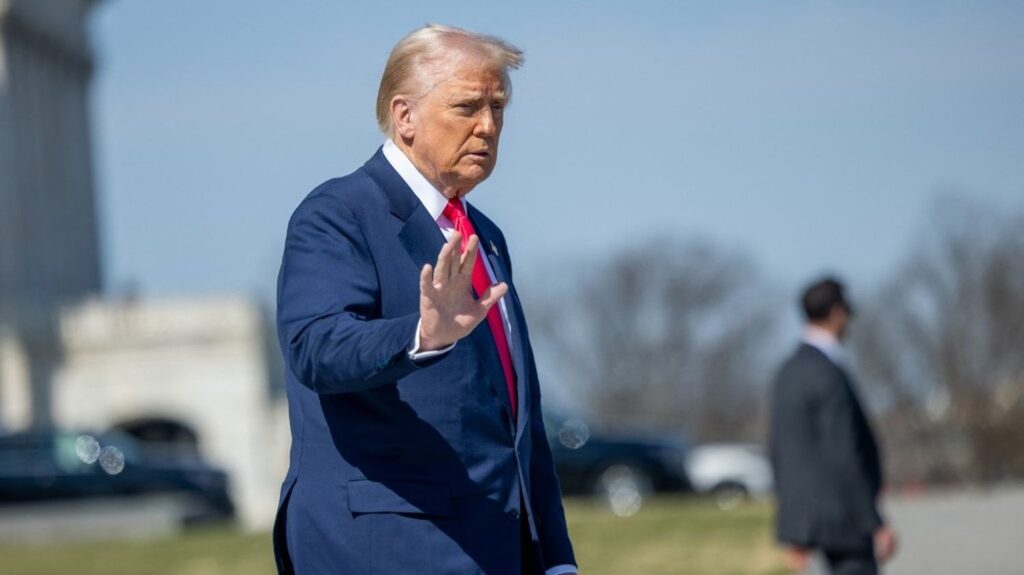 Donald Trump droht, Champagner- sowie französischen und europäischen Weinen 200% Zollaufgaben aufzuerlegen Donald Trump droht, Champagner- sowie französischen und europäischen Weinen 200% Zollaufgaben aufzuerlegen