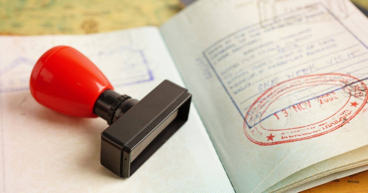 Im Jahr 2023 wanderten rund 75.000 Portugiesen aus und mehr als 300.000 Einwanderer betraten das Land Im Jahr 2023 wanderten rund 75.000 Portugiesen aus und mehr als 300.000 Einwanderer betraten das Land