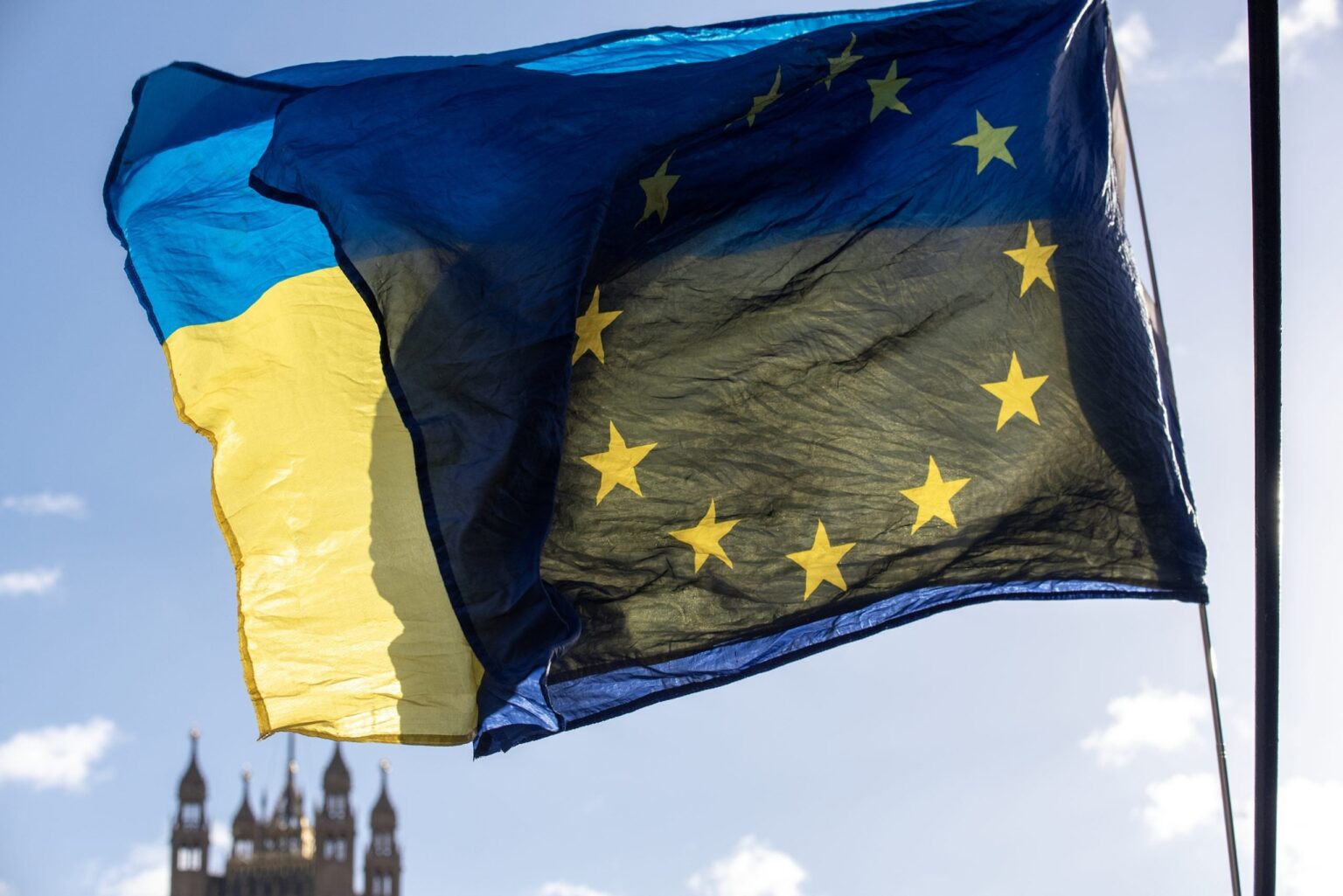 Eine Feuerehose Geld - in Panik geratene Europa -Rennen, um die Verteidigung zu reparieren