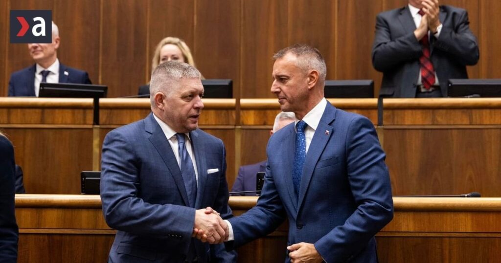 Die Koalition scheint die Stimmzettel während der geheimen Wahl überprüft zu haben