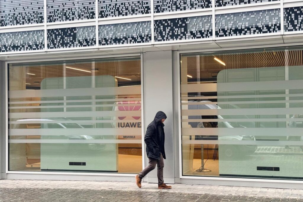 Die chinesische Firma Huawei wurde verdächtigt, fünfzehn gewählte Beamte im Europäischen Parlament verfälscht zu haben