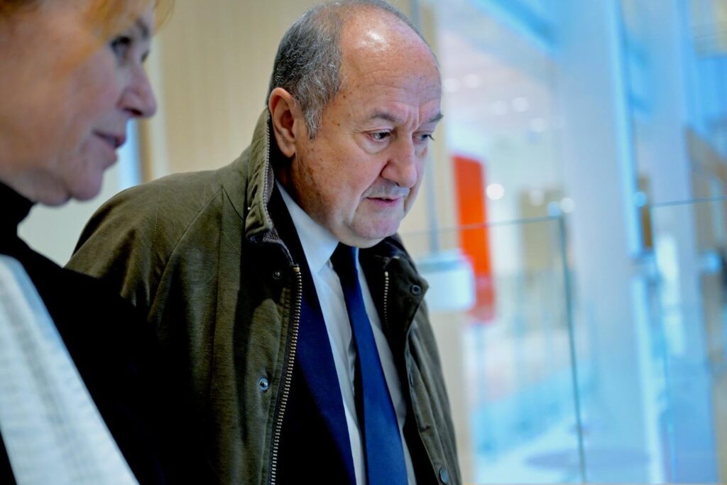 Bernard Squarcini, der ehemalige Geheimdienstchef, wurde zu vier Jahren Gefängnis verurteilt, darunter zwei Farm für illegale Aktivitäten, insbesondere zum Nutzen von LVMH