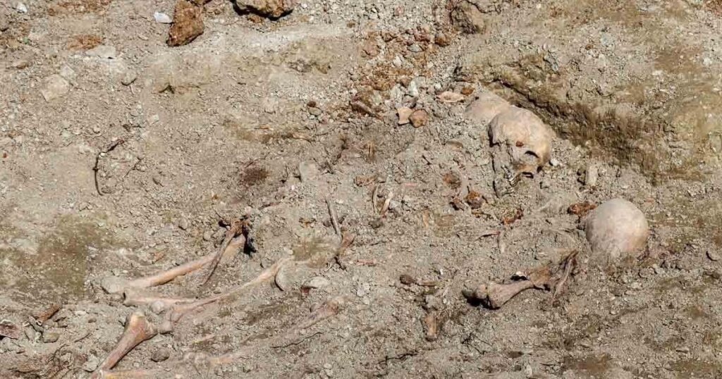 Die Bauarbeiten entdecken Skelette von Dutzenden von Menschen, die in den 1940er Jahren in Griechenland ausgeführt wurden
