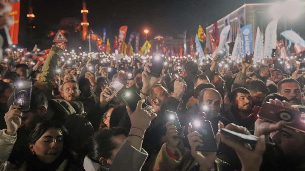 Dutzende von Verhaftungen für Online -Posts in der Türkei nach der Verhaftung von Ekrem Imamoglu