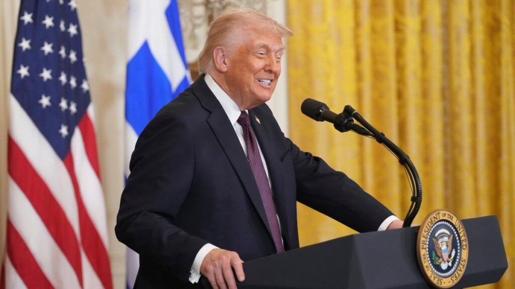 Trump sagt, Putin zieht seine Füße, als Russland neue Angriffe startet