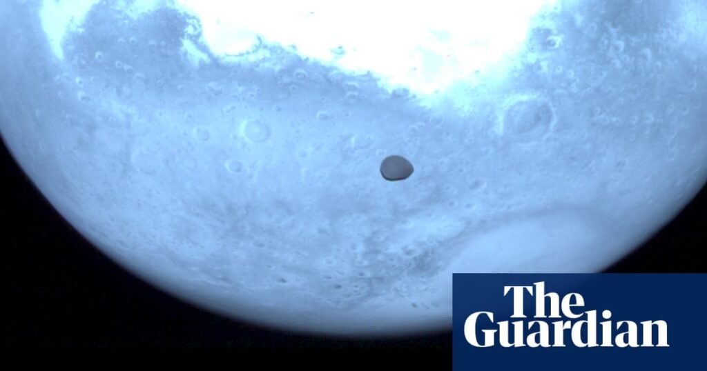 Passing -Sonde fängt Bilder von mysteriöser Marsmond auf