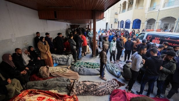 Gazastreifen: Über 350 tot in wenigen Stunden - blutrünstig nach zwei Monaten. Nach zwei Monaten des Waffenstillstands startete Israel in Gaza schwere Bombenanschläge, unter Verstoß gegen den Waffenstillstand mit der Erlaubnis von Donald Trump