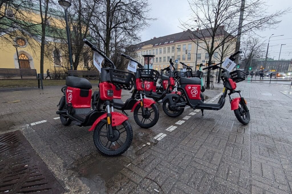 Tallinner rufen sowohl MUPO als auch die Polizei wegen kleinerer Mopeds an. Abimer: MUPO Kein Befugnis, die Passagiere anzurufen Tallinner rufen sowohl MUPO als auch die Polizei wegen kleinerer Mopeds an. Abimer: MUPO Kein Befugnis, die Passagiere anzurufen