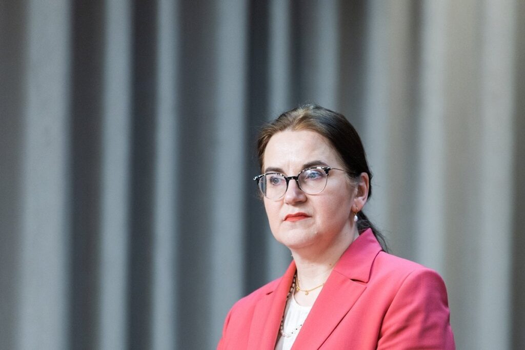 Reformparteiabsatz. In einer Woche wurde in der neuen Regierung entschieden, dass die große Wettbewerbsreform abgesagt werden würde Reformparteiabsatz. In einer Woche wurde in der neuen Regierung entschieden, dass die große Wettbewerbsreform abgesagt werden würde