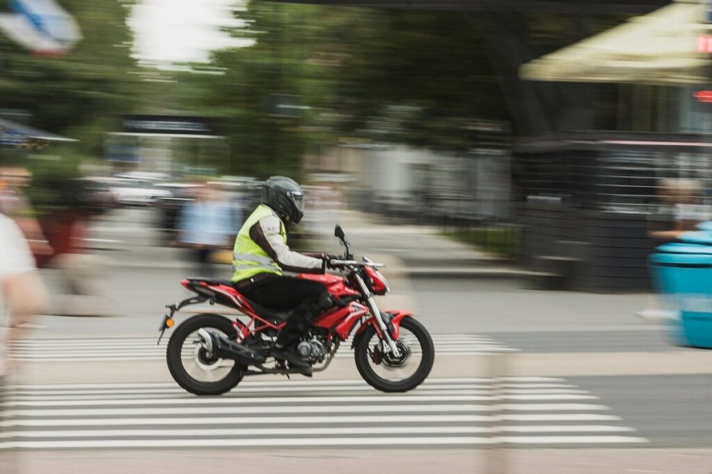 Ab April wird der Erwerb eines Motorrad -Führerscheins vereinfachen. Macht es den Verkehr gefährlicher?