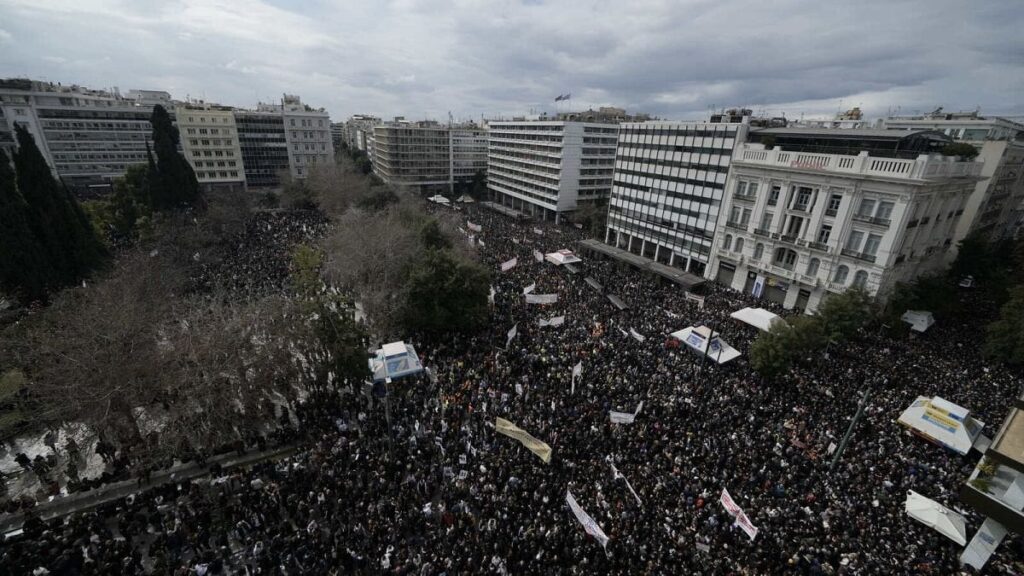 Wie griechische Proteste gegen einen tödlichen Zugunfall eine Desinformationssumme ausgelöst haben