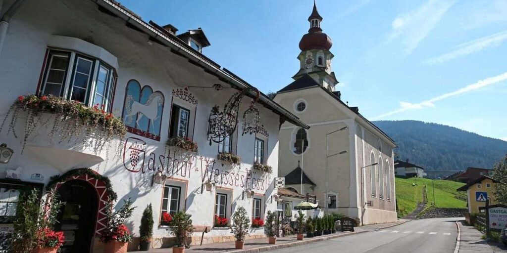 Wo sich Andreas Hofer "Mut angetrunken" haben soll: Gasthaus Weißes Rössl vor Abbruch