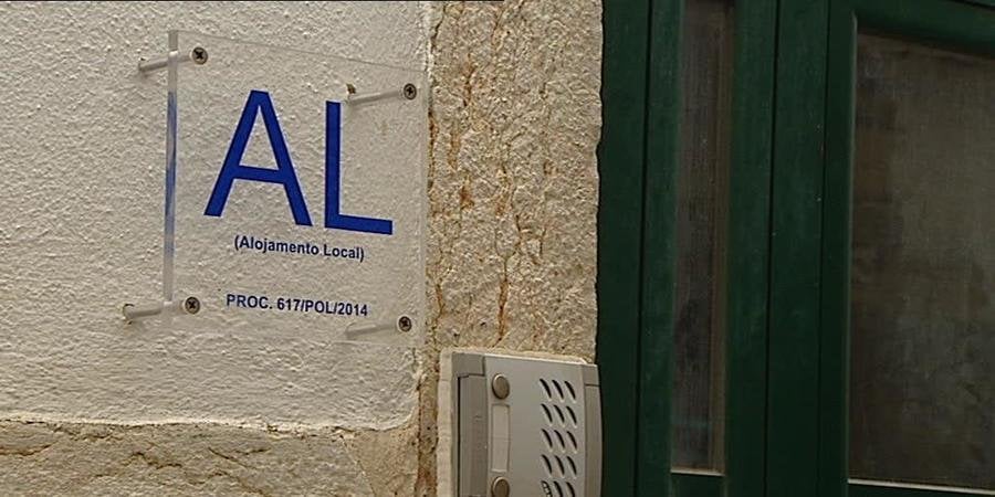 Lissabon stürzt neue lokale Wohnungen ab. Sehen Sie die Gemeinden und die Nachbarschaften, in denen die Eröffnung der Einrichtungen verboten ist