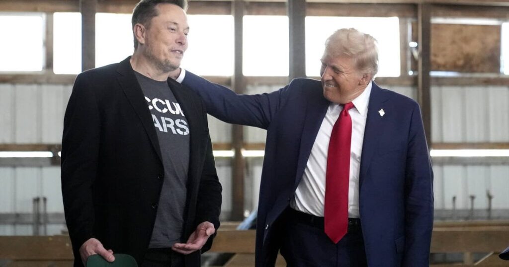 Trump kauft einen Tesla, um Elon Musk und ihr geschwächtes Geschäft zu unterstützen Trump kauft einen Tesla, um Elon Musk und ihr geschwächtes Geschäft zu unterstützen