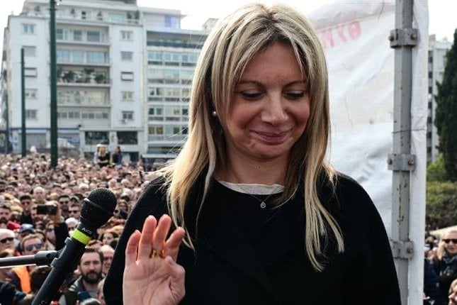 Maria Karystianou: "Die Toten in Tempi sind mindestens 85 - DNA wurden gefunden - sie versteckten sie, damit die Welt nicht wütend wäre"