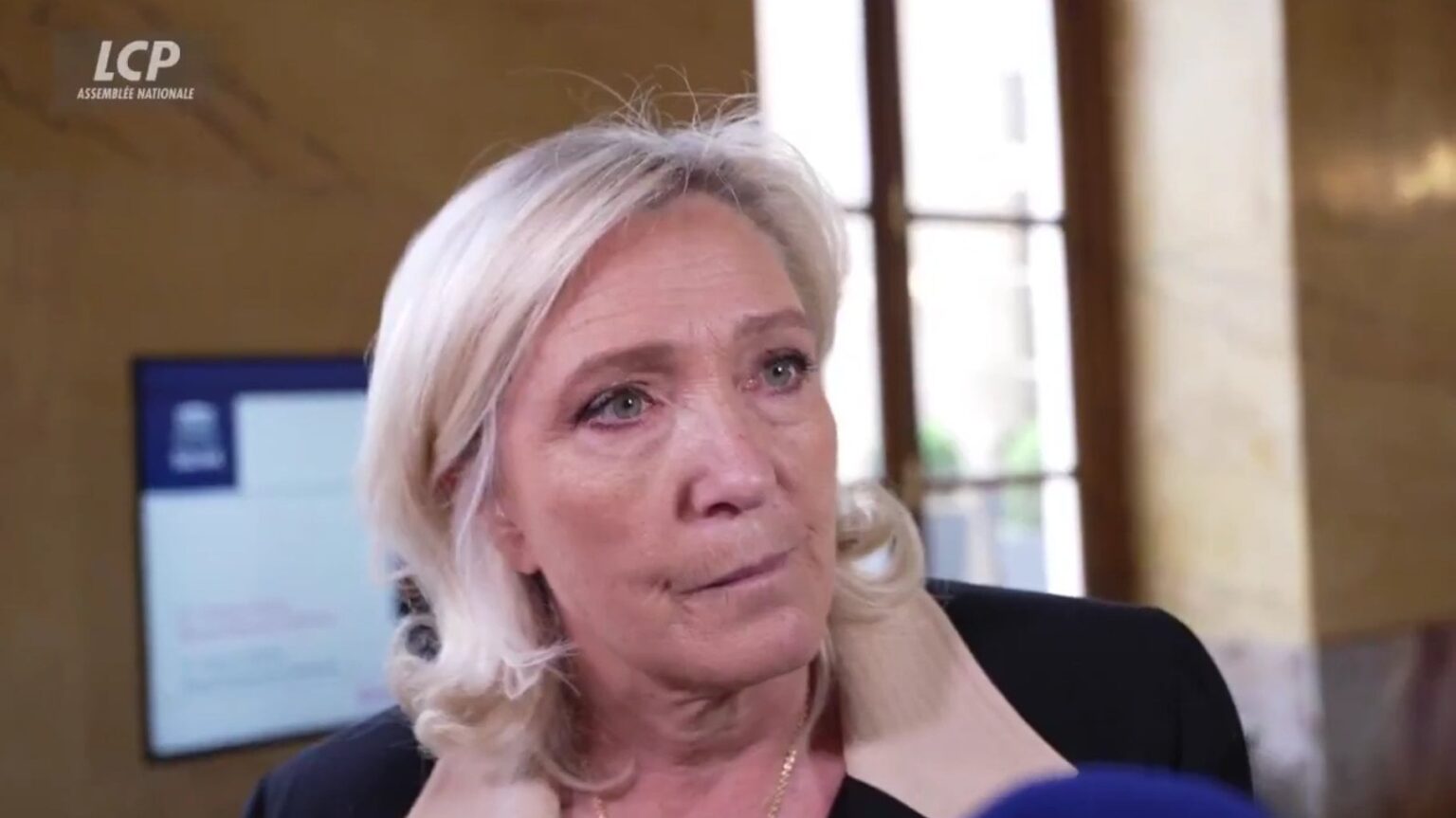 Für Marine Le Pen ist das Krif notwendigerweise "verlassen", wenn er den RN kritisiert