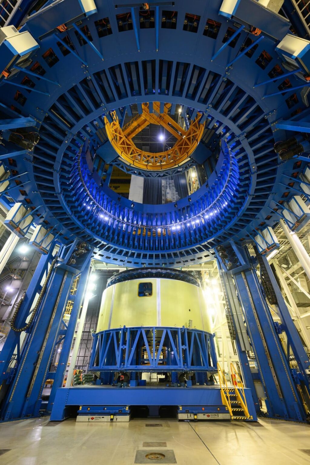 Neue Bilder von Artemis IV Space Launch System Core Bühnenproduktion im Dezember 2024 [credit: NASA/Eric Bordelon]