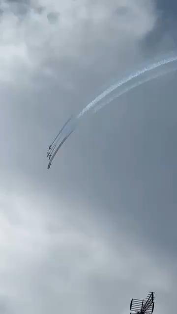 25.03.25 Zwei Flugzeuge aus der Frankreichpatrouille kollidierten und stürzten in Ostfrankreich ab. Quelle: Konto X des Verteidigungsministers