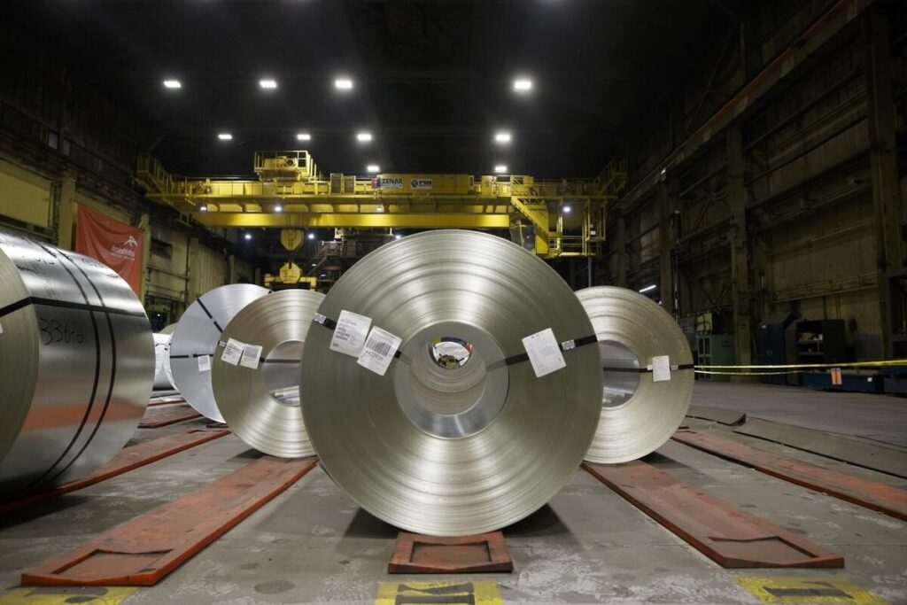Trump eskaliert den Handelkrieg als Reaktion auf Ontario Elektrizität, sagt, er erhöht die Zölle auf kanadischem Stahl, Aluminium auf 50%