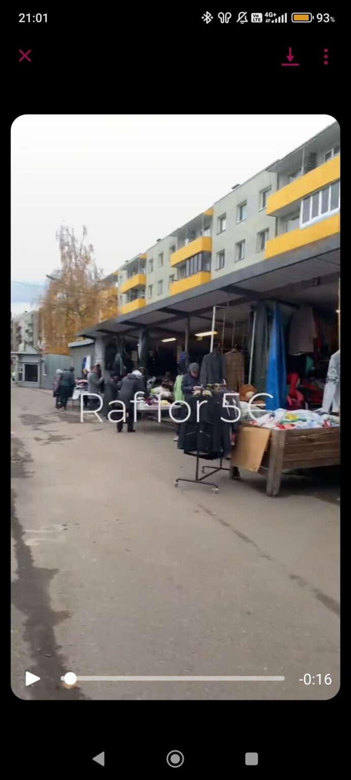 Jemand kann erkennen, wo dieser Markt ein bisschen in den Bildern ist?