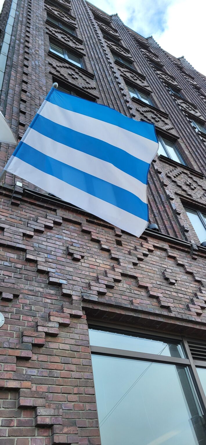 Sehr seltsam