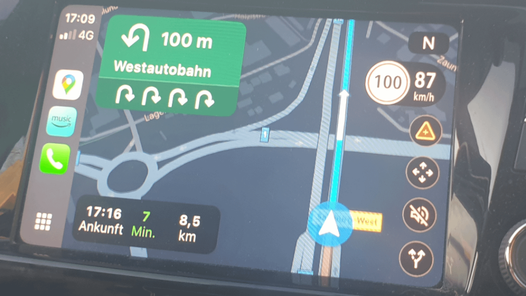 Google Maps vs. Salzburger Autobahn.