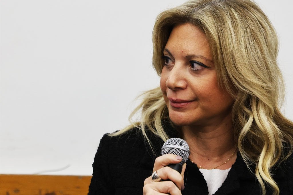 Maria Karystianou: fragt Mitsotakis 'Vertraulichkeit der Kommunikation für Tempi - "Pass uns für Idioten vorbei" (Video) | Pandoras Box