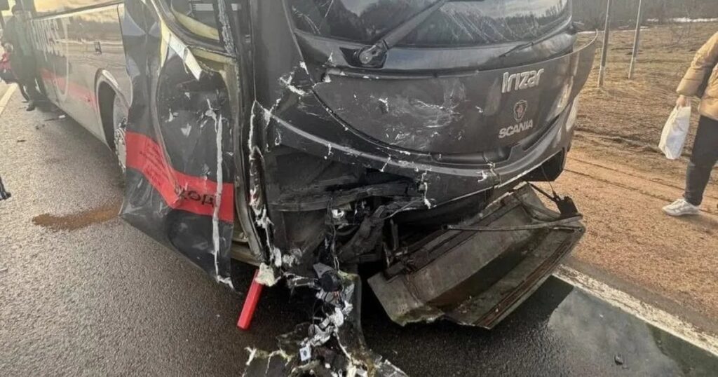 Lux Express St. Petersburg-Tallinn Bus hatte einen Unfall in Russland