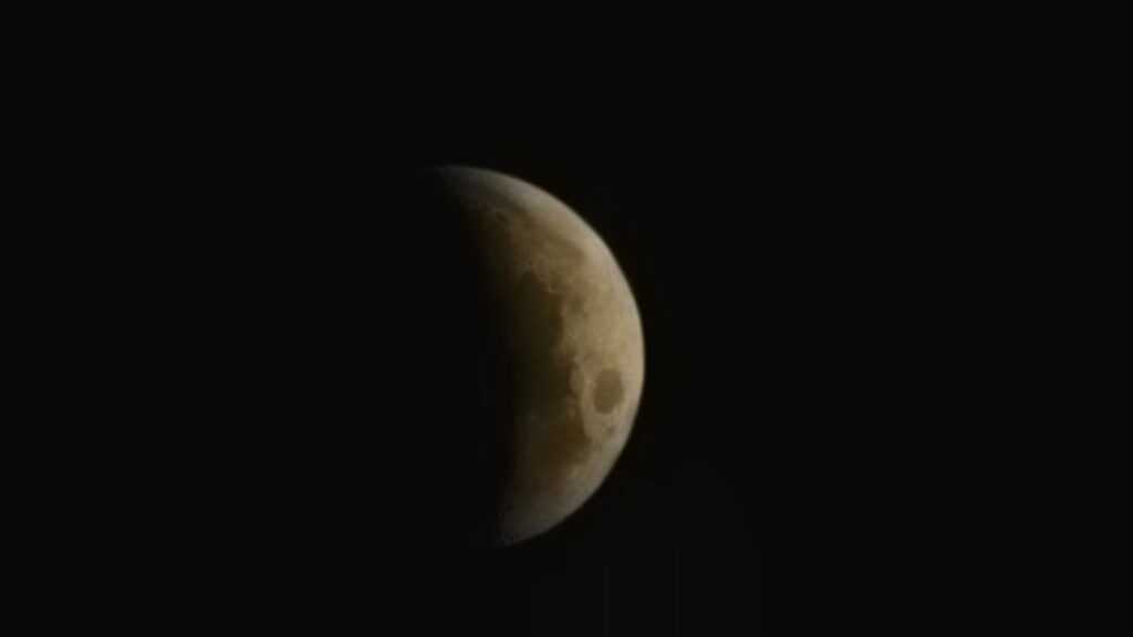 Wer hat es geschafft, die Mondfinsternis in dieser Morgendämmerung zu sehen? Wer hat es geschafft, die Mondfinsternis in dieser Morgendämmerung zu sehen?
