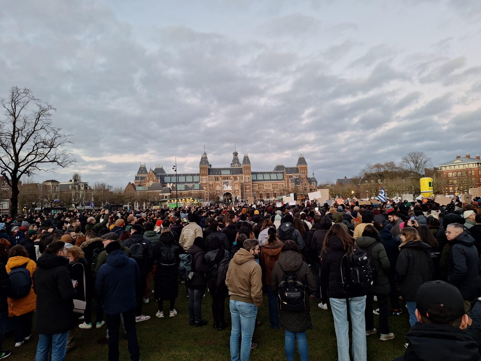 Amsterdam jetzt voll nach vorne.