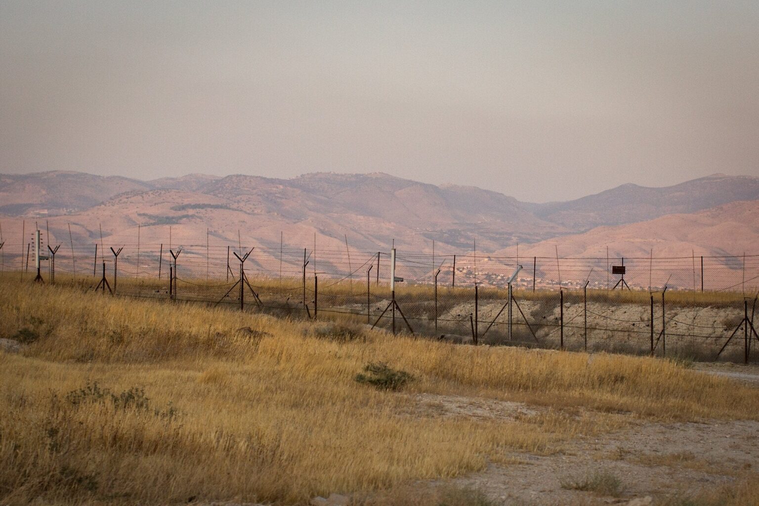 Israel zielt darauf ab, innerhalb von Monaten eine neue Grenzbarriere von 1,4 Mrd. USD mit Jordanien aufzubauen