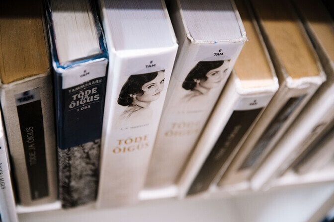 Alle Bände von "Wahrheit und Gerechtigkeit" erscheinen im nächsten Jahr zum ersten Mal auf Englisch