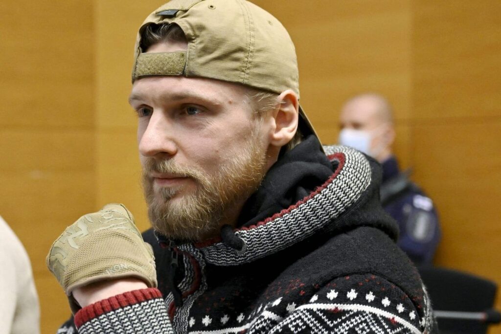 Ein russisches Neonazi, der zu lebenslanger Haft in Finnland wegen Kriegsverbrechen in der Ukraine verurteilt wurde