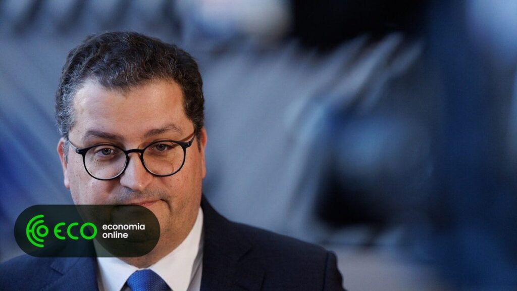 Die Auszeichnung für neue Karriere im öffentlichen Dienst wird auf 10% reduziert, wenn die Dienstleistungen die Ziele nicht bestehen