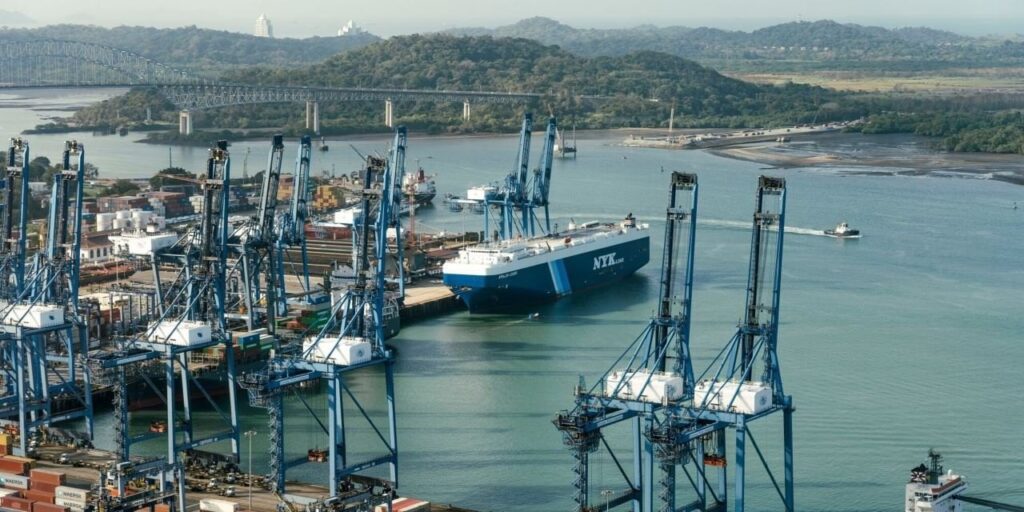 BlackRock schlägt 23 Milliarden US -Dollar für Häfen auf beiden Seiten des Panamakanals ab