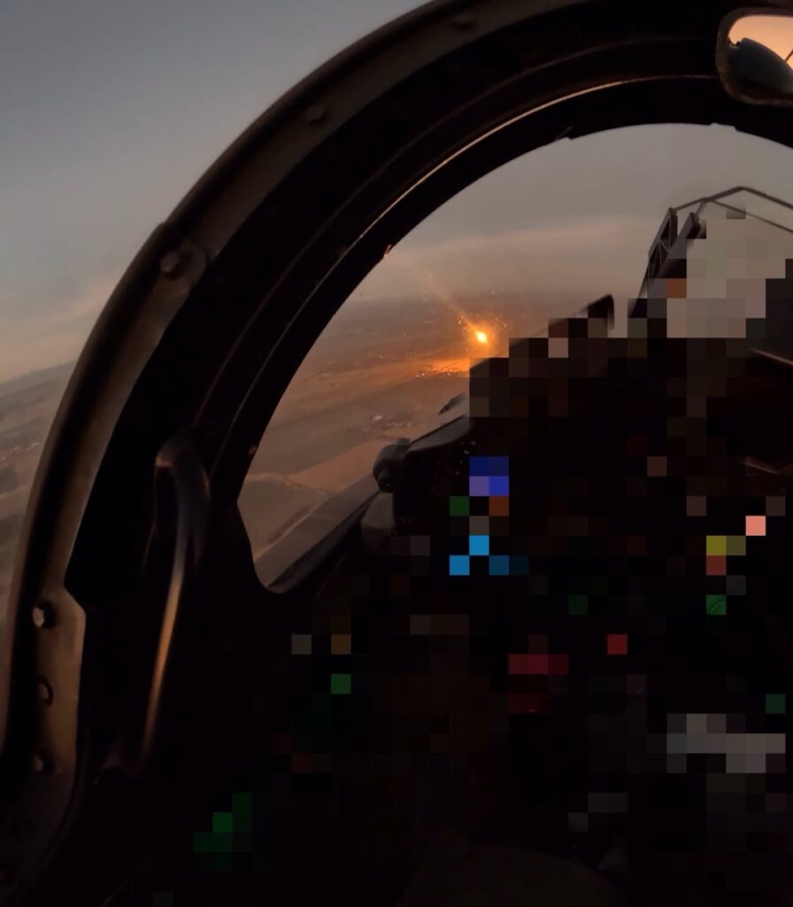 Fotos eines der Mirage 2000-Ukrainer, die heute Morgen eine russische Kreuzfahrt-Rakete KH-101 abfangen
