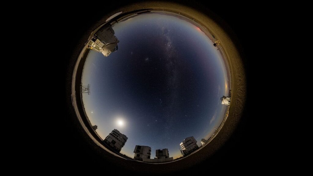 Wispy Comet Photobombs 'seltene' planetarische Parade über Chiles Atacama -Wüste