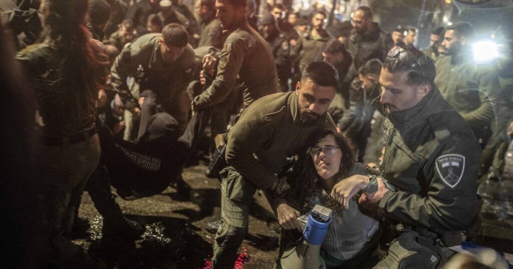Gegen die Rechtsstaatlichkeit drängt Netanyahu Israel am Rande des Bürgerkriegs Gegen die Rechtsstaatlichkeit drängt Netanyahu Israel am Rande des Bürgerkriegs